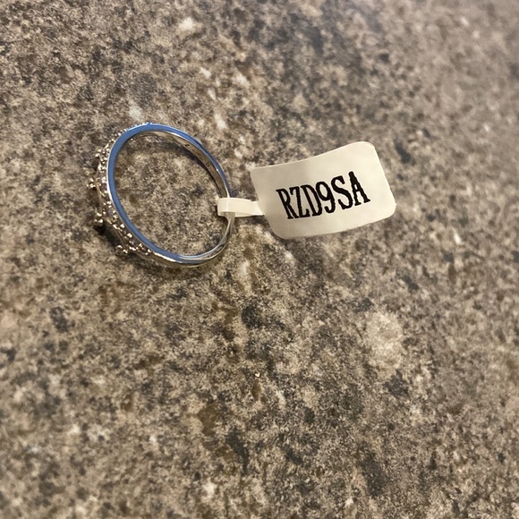 🌟 👑Charmed aroma princess crown ring size 7 NWT - Picture 6 of 6